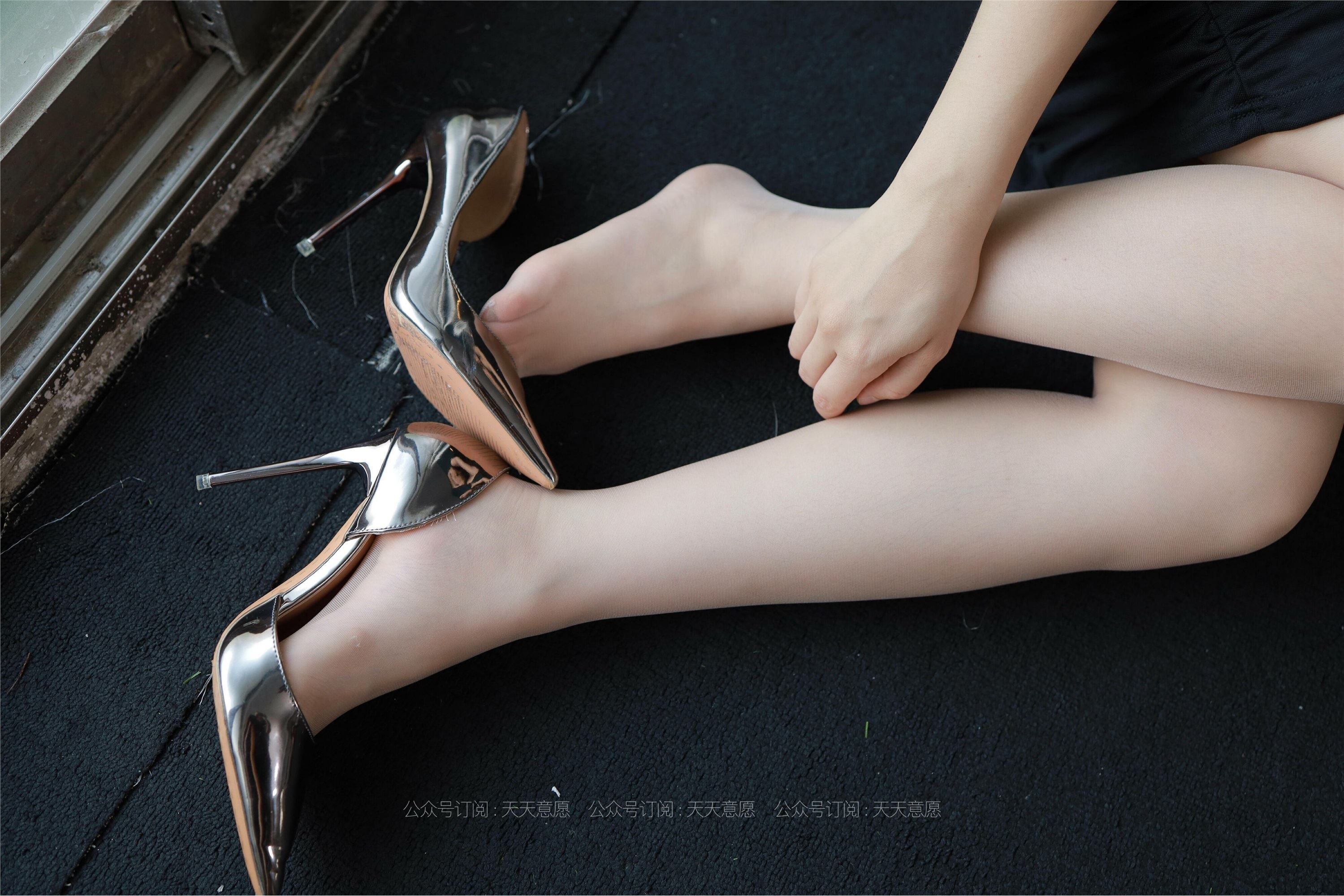 IESS异思趣向  2021.08.16 丝享家891：小婕《黑色包臀裙》